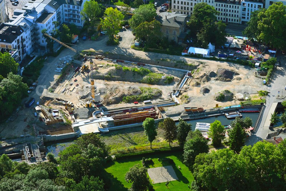 Leipzig from the bird's eye view: Construction site for the reconstruction and redesign of the port facilities of the city port on the banks of the Elstermuehlengraben on Schreberstrasse in the Zentrum district of Leipzig in the state of Saxony, Germany