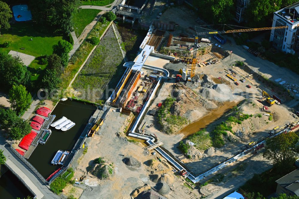 Leipzig from the bird's eye view: Construction site for the reconstruction and redesign of the port facilities of the city port on the banks of the Elstermuehlengraben on Schreberstrasse in the Zentrum district of Leipzig in the state of Saxony, Germany