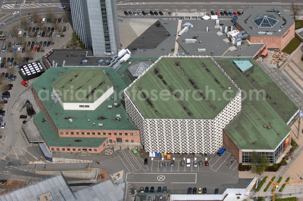 Aerial image Chemnitz - Blick auf die Stadthalle von Chemnitz in Sachsen. Im Oktober 1974 wurde die Stadthalle nach 5 - jähriger Bauzeit eröffnet. Seit dem dient die Mehrzweckhalle als Veranstaltungsort für Ausstellungen, Konzerte und allen an deren kulturellen Events. Architekt der ist Rudolf Weißer. Kontakt Stadthalle: Stadthalle Chemnitz, Kultur - und Kongresszentrum GmbH, Theaterstraße 3, 09111 Chemnitz, Tel. - Zentrale +49(0)371 4508 0, Ticket - Hotline +49(0)371 4508 722, Email: geschaeftsfuehrung@stadthalle-chemnitz.de