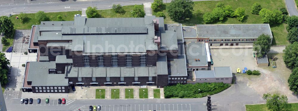 Aerial image Magdeburg - Blick auf die Stadthalle der Magdeburg der Messe- und Veranstaltungsgesellschaft Magdeburg GmbH. View of the Stadthalle Magdeburg of the exhibition and event company Magdeburg.