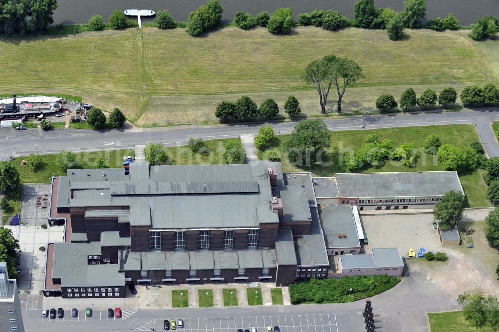 Aerial photograph Magdeburg - Blick auf die Stadthalle der Magdeburg der Messe- und Veranstaltungsgesellschaft Magdeburg GmbH. View of the Stadthalle Magdeburg of the exhibition and event company Magdeburg.