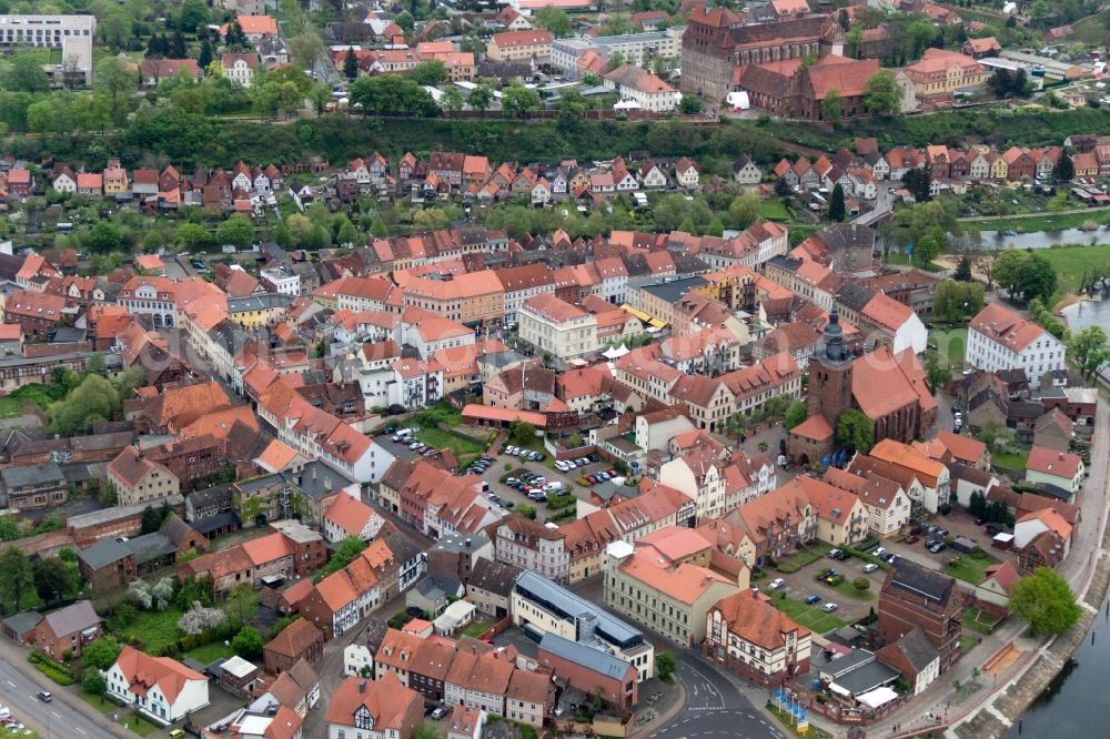 Aerial photograph Hansestadt Havelberg - View of the St. Lawrence's Church on city island in the Hansestadt Havelberg in Saxony-Anhalt