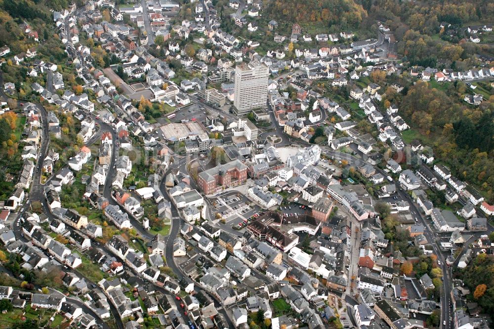 Idar-Oberstein from the bird's eye view: Town center with views of the skyscraper of Opalhotel of Idar-Oberstein in Rhineland-Palatinate