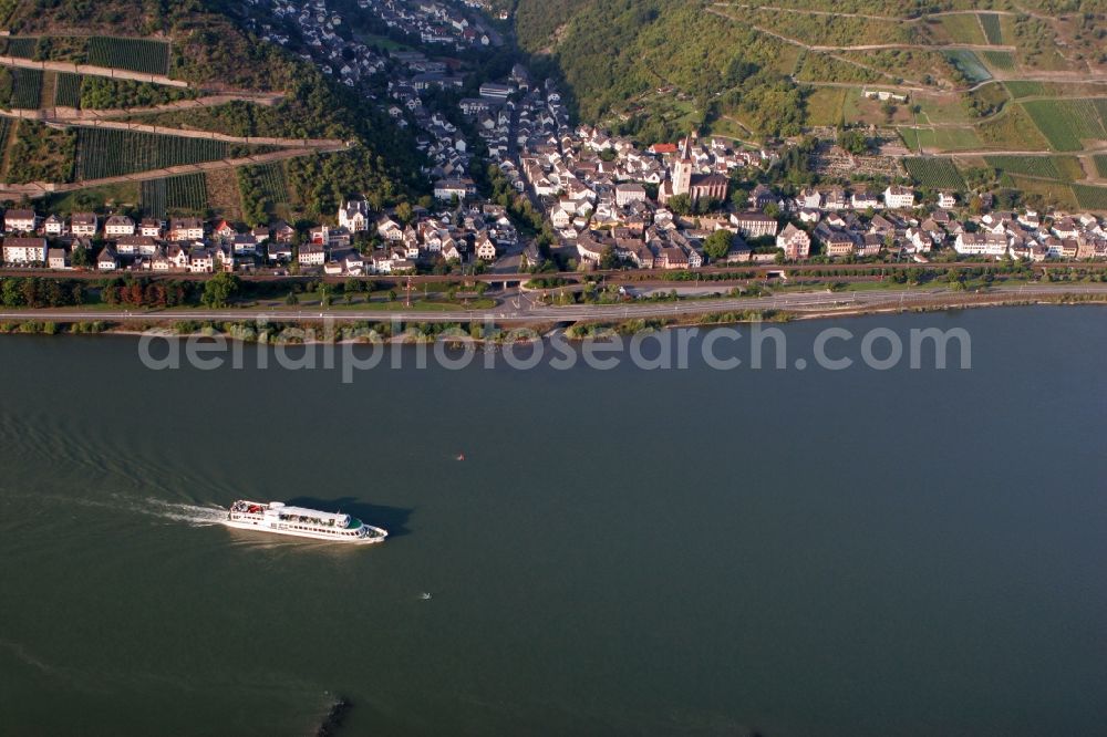 Aerial image Lorch - Town center with houses and Saint Martinus Church in Lorch am Rhein in Hesse. The church is part of the UNESCO world heritage