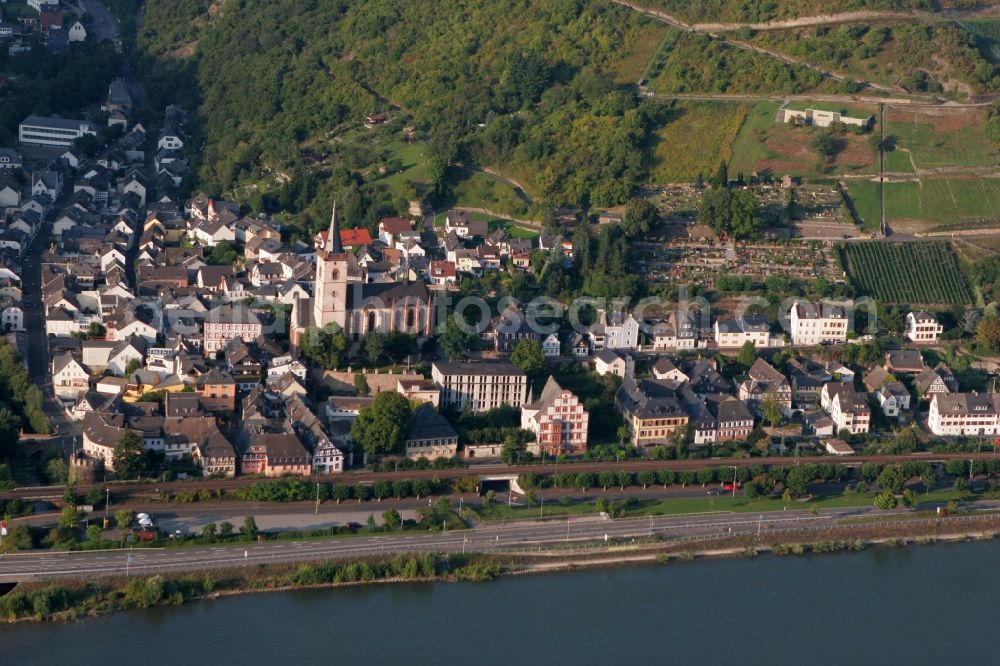 Aerial photograph Lorch - Town center with houses and Saint Martinus Church in Lorch am Rhein in Hesse. The church is part of the UNESCO world heritage