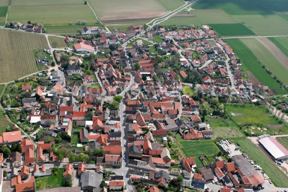 Aerial photograph Weinolsheim - City center with a view over single and multi-family houses in Weinolsheim in Rhineland-Palatine