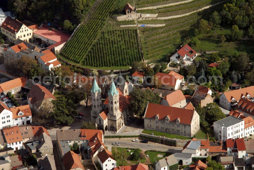 Freyburg/Unstrut from above - Blick auf die Stadtkirche St. Marien. Sie entstand um 1220/30 und gilt als bedeutendes Baumal Freyburgs, gekennzeichnet durch eine beeindruckende Symbiose zwischen romanischen und gotischen Bau- und Zierformen.