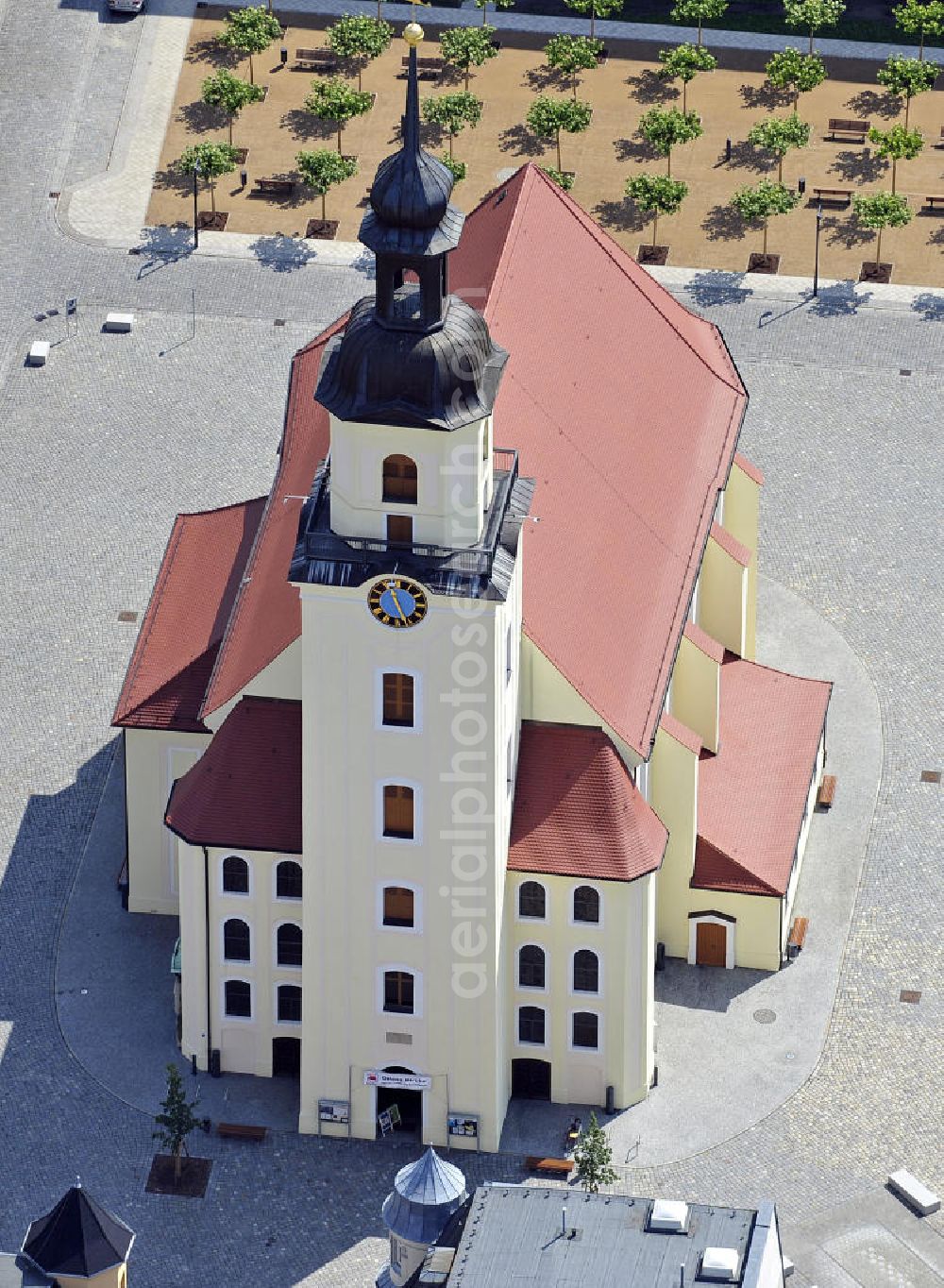 Aerial image Forst - Blick auf die Stadtkirche St. Nikolai zu Forst. Die ursprünglich spätgotische dreischiffige Backsteinkirche entstand vermutlich Mitte des 13. Jahrhunderts. Nach der fast kompletten Zerstörung 1945 wurde die Kirche im Barockstil des 18. Jahrhunderts wieder aufgebaut und bis 2008 komplett saniert. View of the Church of St. Nicholas. Originally a Late Brick Gothic church probably built in the middle of the 13th Century. After the almost complete destruction in 1945, the church was rebuilt in the baroque style of the 18th Century and completely renovated by 2008.