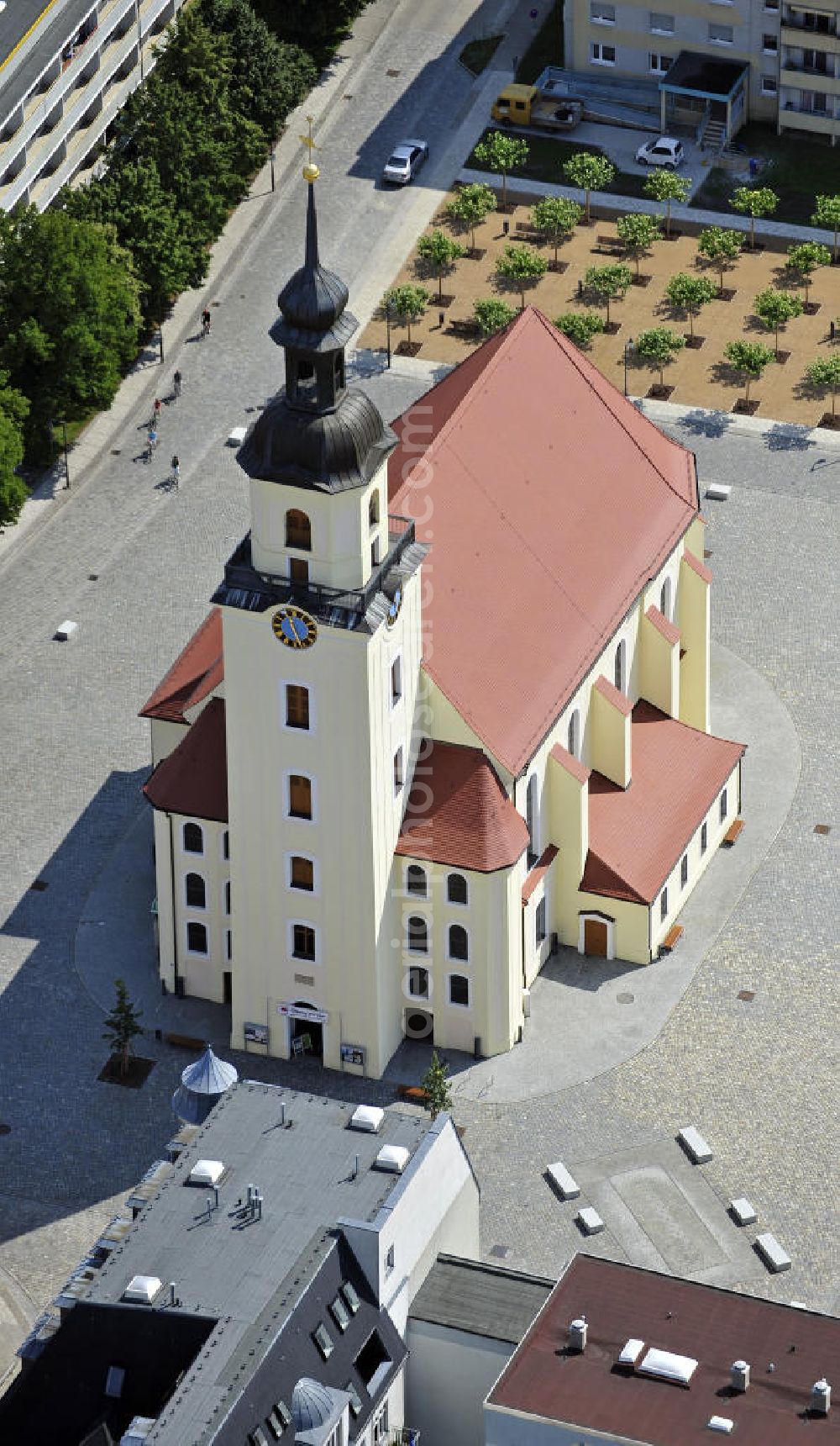 Aerial photograph Forst - Blick auf die Stadtkirche St. Nikolai zu Forst. Die ursprünglich spätgotische dreischiffige Backsteinkirche entstand vermutlich Mitte des 13. Jahrhunderts. Nach der fast kompletten Zerstörung 1945 wurde die Kirche im Barockstil des 18. Jahrhunderts wieder aufgebaut und bis 2008 komplett saniert. View of the Church of St. Nicholas. Originally a Late Brick Gothic church probably built in the middle of the 13th Century. After the almost complete destruction in 1945, the church was rebuilt in the baroque style of the 18th Century and completely renovated by 2008.