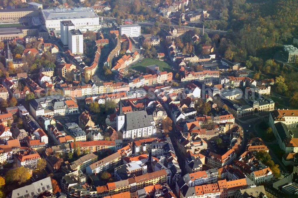 Weimar from above - Stadtkirche St. Peter und Paul: Berühmt ist der dreiflüglige Altar von Lucas Cranach d.Ä., der von ihm in seinem letzten Lebensjahr 1552 begonnen und von seinem Sohn beendet wurde. Das heutige Kirchengebäude wurde als dreischiffige Hallenkirche im spätgotischen Stil gebaut. Den Beinamen Herderkirche trägt sie, seit der berühmte Theologe und Philosoph hier viele Jahrzehnte predigte.