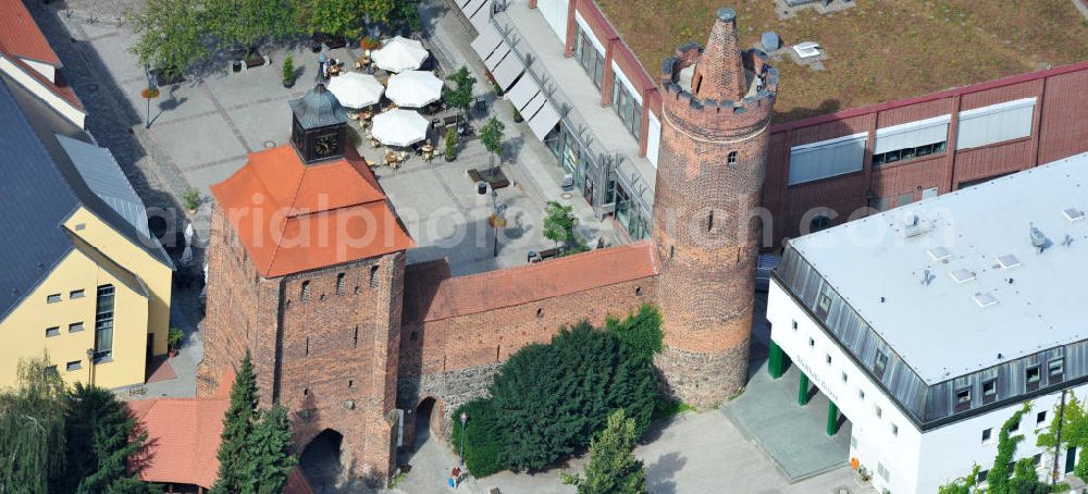 Aerial image Bernau - Blick auf das Stadtmauer mit Steintor und Hungerturm in Bernau an der Stadthalle. The city wall with stone gate in Bernau.