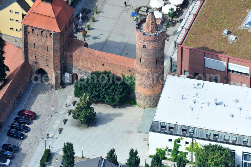 Aerial image Bernau - Blick auf das Stadtmauer mit Steintor und Hungerturm in Bernau an der Stadthalle. The city wall with stone gate in Bernau.