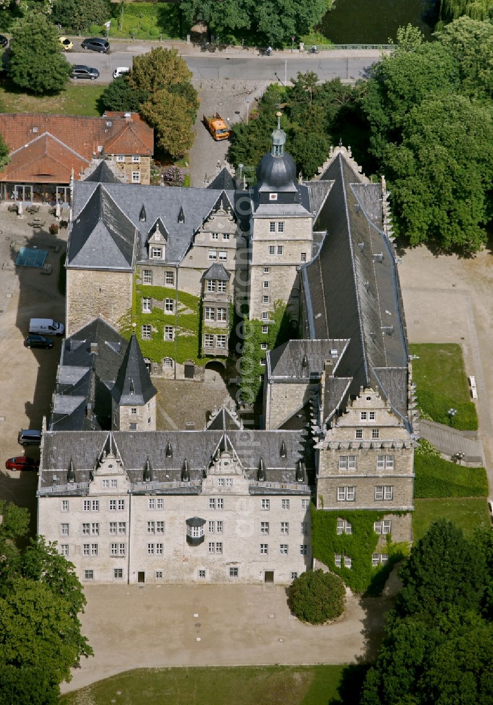 Wolfsburg from the bird's eye view: View of the Stadtmuseum Schloss Wolfsburg in Wolfsburg in Lower Saxony