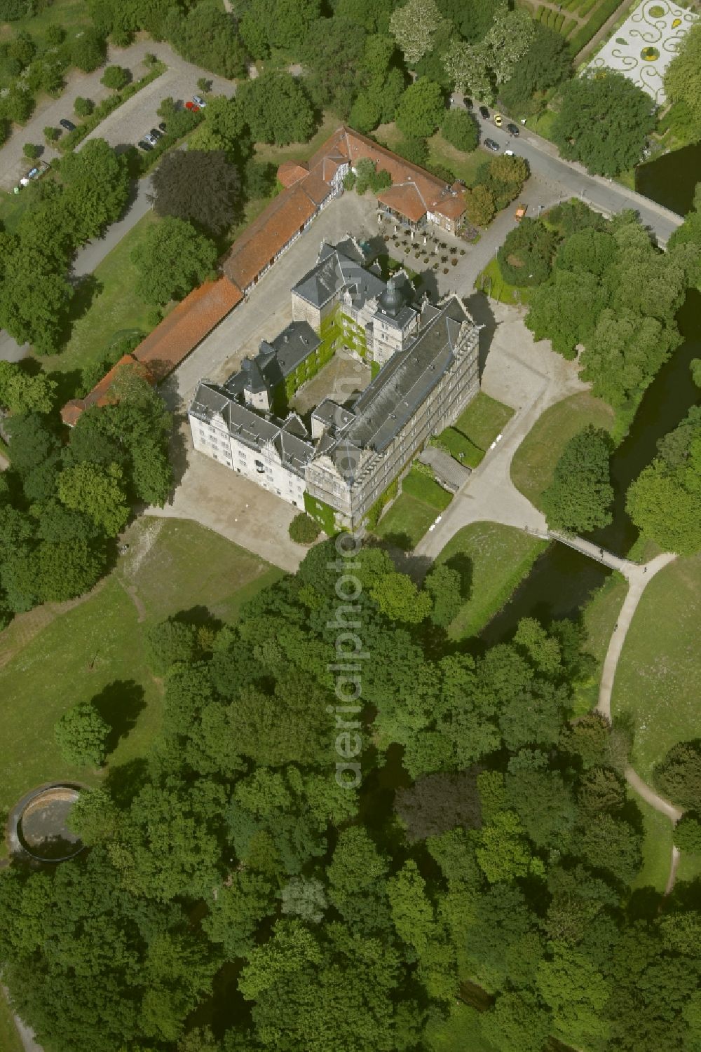 Aerial image Wolfsburg - View of the Stadtmuseum Schloss Wolfsburg in Wolfsburg in Lower Saxony