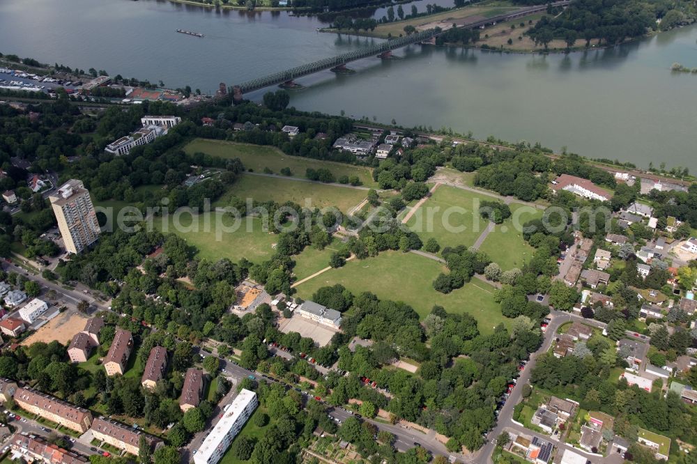 Aerial photograph Mainz - City park in the People's Park Rose Garden in the Upper Town in Mainz Rhineland-Palatinate