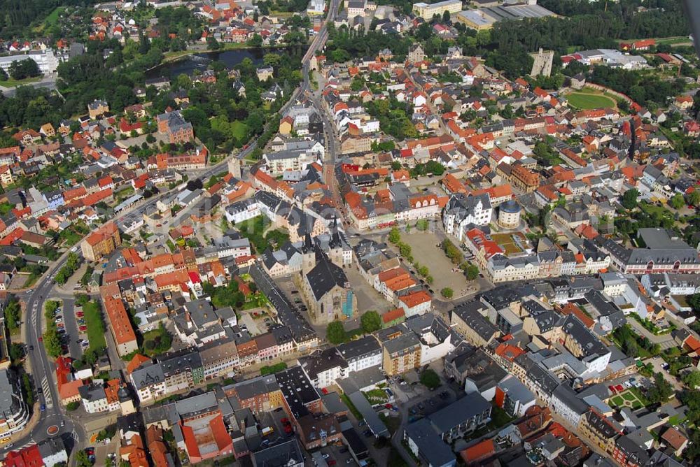 Aerial image Saalfeld - Blick auf die Stadtpfarrkirche St. Johannis. Ihre Doppeltürme markieren schon von weitem die Stadt. Das Gotteshaus wurde 1380 als dreischiffige Hallenkirche begonnen und um 1425 vollendet. Im 1514 fertigestellten Chorgewölbe mit erstklassigen Malereien, der sogenannten Himmelswiese, lassen sich Pflanzendarstellungen ausmachen, die originalgtreu der Natur nachempfunden wurden. Eine lebensgroße Skulptur Johannes des Täufers und das Heilige Grab (um 1400) sind sehr sehenswert. Kirchbüro-Pfarramt Mitte, Kirchplatz 3, 07318 Saalfeld; Telefon 0 36 71 / 27 84 Saalfeld 30.06.2006 Blick auf die Stadtpfarrkirche St. Johannis. Ihre Doppeltürme markieren schon von weitem die Stadt. Das Gotteshaus wurde 1380 als dreischiffige Hallenkirche begonnen und um 1425 vollendet. Im 1514 fertigestellten Chorgewölbe mit erstklassigen Malereien, der sogenannten Himmelswiese, lassen sich Pflanzendarstellungen ausmachen, die originalgtreu der Natur nachempfunden wurden. Eine lebensgroße Skulptur Johannes des Täufers und das Heilige Grab (um 1400) sind sehr sehenswert. Kirchbüro-Pfarramt Mitte, Kirchplatz 3, 07318 Saalfeld; Telefon 0 36 71 / 27 84