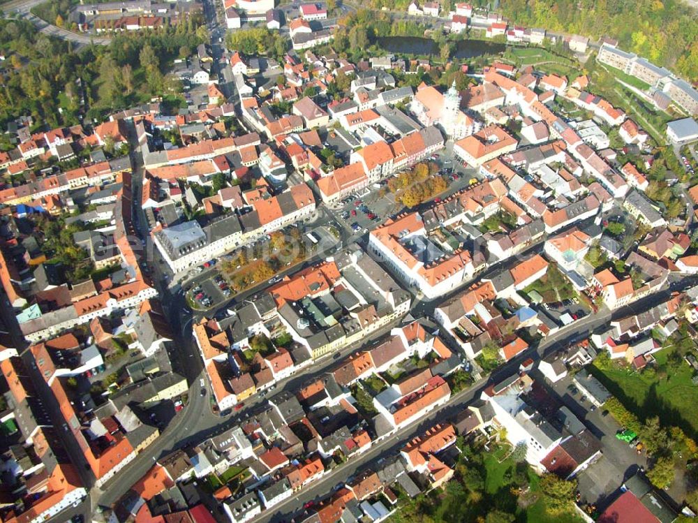 Aerial photograph Tirschenreuth - Blick auf den Marktplatz und die Stadtpfarrkirche Mariae Himmelfahrt im Stadtzentrum von Tirschenreuth. Die Katholische Stadtpfarrkirche von 1299 wurde ursprünglich im gotischen Stil erbaut, heute ist nur noch der Chor gotisch, während das Schiff barocken Charakter zeigt. Katholisches Pfarramt, Kirchplatz 3, 95643 Tirschenreuth, Telefon 09631 / 1451, Telefax 09631 / 2177, Email: info@pfarrei-tirschenreuth.de