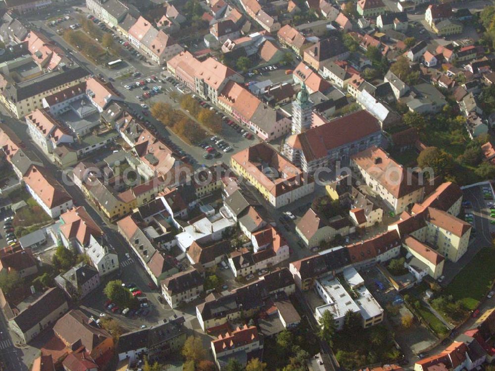 Aerial photograph Tirschenreuth - Blick auf den Marktplatz und die Stadtpfarrkirche Mariae Himmelfahrt im Stadtzentrum von Tirschenreuth. Die Katholische Stadtpfarrkirche von 1299 wurde ursprünglich im gotischen Stil erbaut, heute ist nur noch der Chor gotisch, während das Schiff barocken Charakter zeigt. Katholisches Pfarramt, Kirchplatz 3, 95643 Tirschenreuth, Telefon 09631 / 1451, Telefax 09631 / 2177, Email: info@pfarrei-tirschenreuth.de