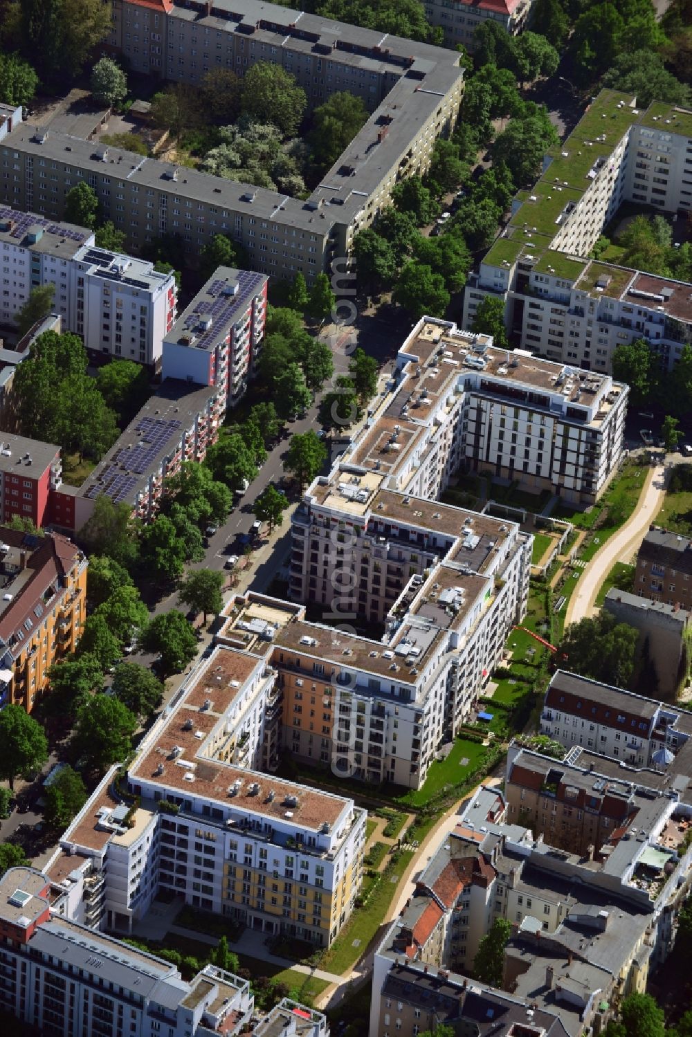 Aerial photograph Berlin - In the Wuertteembergischen street in the Wilmersdorf district of Berlin was created with the rose gardens instead a district with high-quality condominiums. The client was Bauwert Investment Group GmbH & Co. KG. The real estate sales accompanied Citiy-Concept