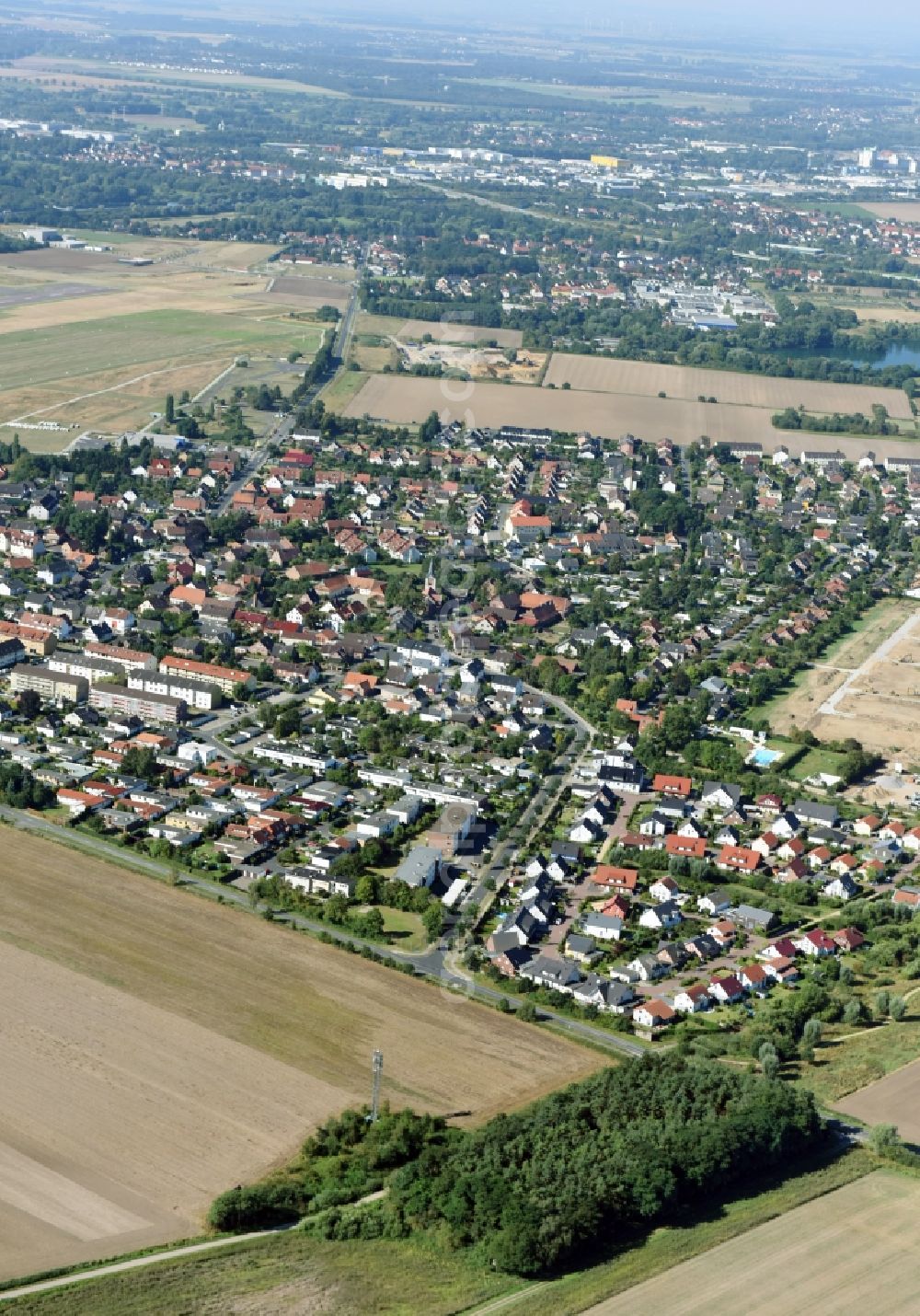 Aerial image Braunschweig - Outskirts residential with detached houses and multi-family houses at the northern border of Braunschweig in the state Lower Saxony