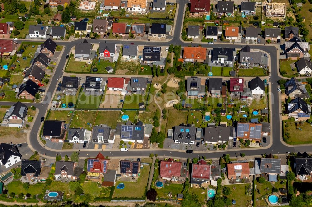 Ahlen from the bird's eye view: Outskirts residential in Ahlen in the state North Rhine-Westphalia, Germany