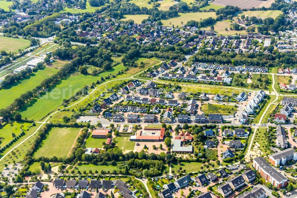 Dinslaken from the bird's eye view: Outskirts residential in Dinslaken in the state North Rhine-Westphalia, Germany