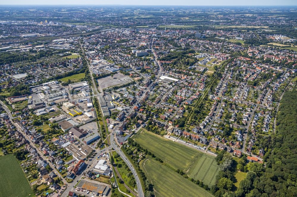 Aerial photograph Hamm - Outskirts residential along the Werler Strasse and B63 in Hamm in the state North Rhine-Westphalia, Germany