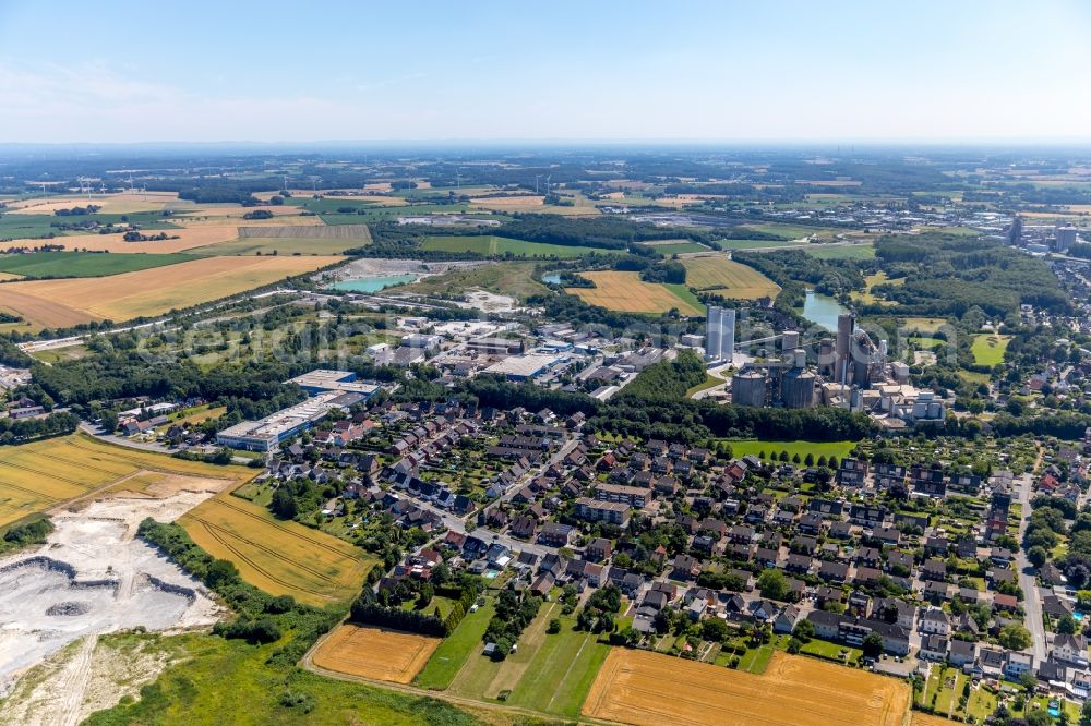 Beckum from the bird's eye view: Outskirts residential with Gewerbegebiete in Beckum in the state North Rhine-Westphalia, Germany