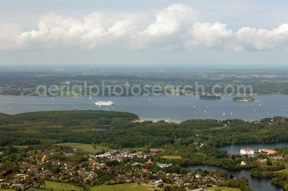 Glücksburg from the bird's eye view: Suburbs and residential areas Aussenbezirks- in Gluecksburg in Schleswig-Holstein