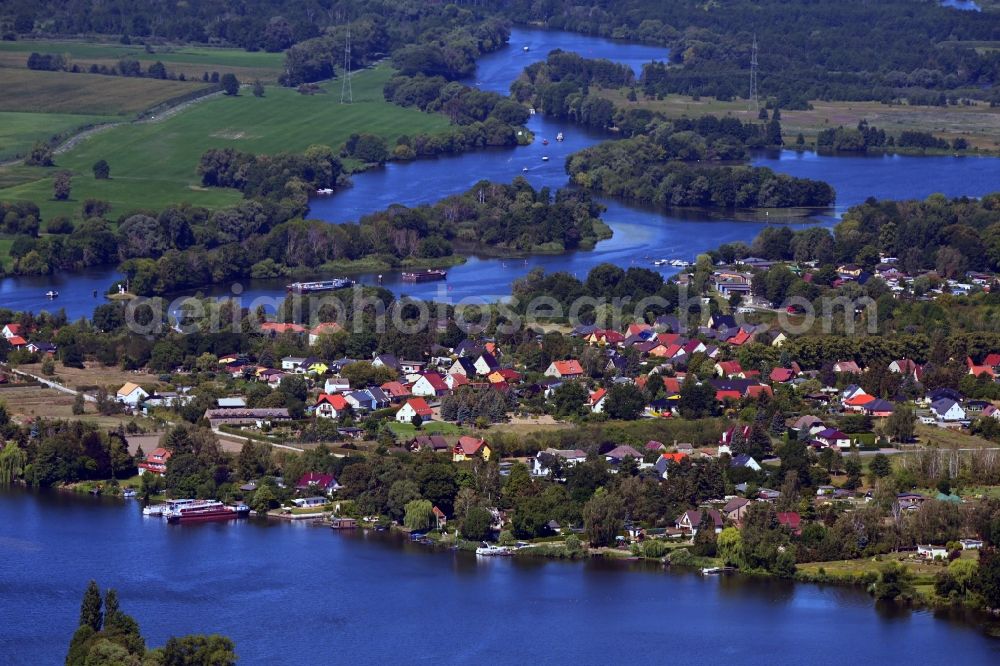 Aerial photograph Ketzin - Outskirts residential An der Havel on the river course of the Havel in Ketzin in the state Brandenburg, Germany