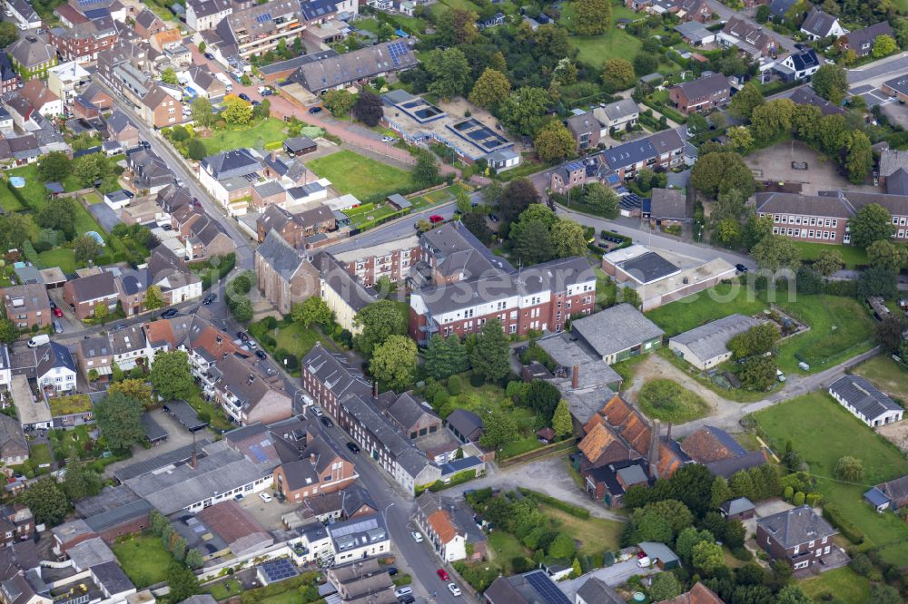 Aerial image Kerken - Outskirts and outskirts residential areas on the street Bruyersweg in Kerken in the federal state of North Rhine-Westphalia, Germany