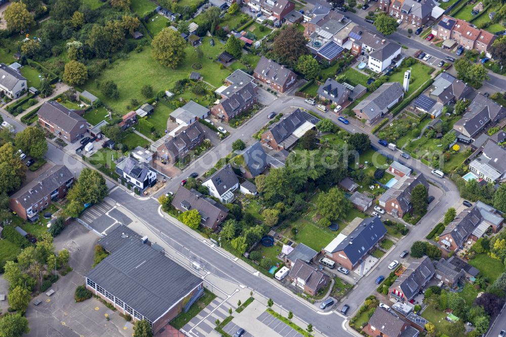 Kerken from above - Outskirts and outskirts residential areas on the street Bruyersweg in Kerken in the federal state of North Rhine-Westphalia, Germany