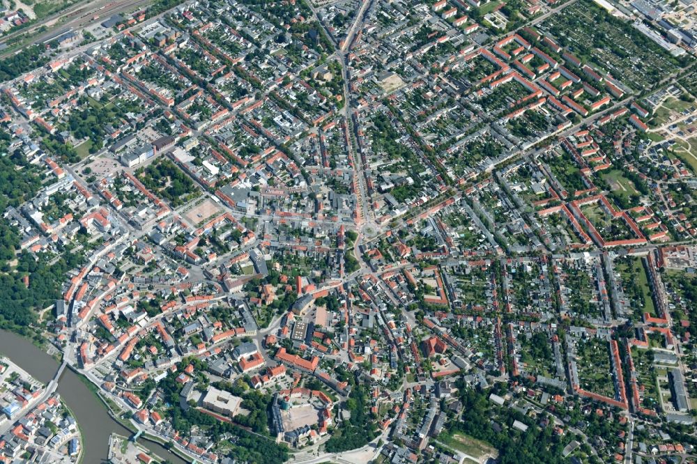 Nienburg (Saale) from the bird's eye view: Outskirts residential in Nienburg (Saale) in the state Saxony-Anhalt, Germany