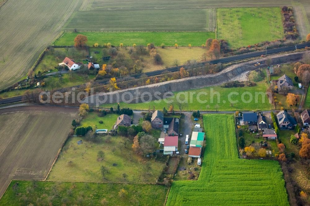 Aerial photograph Voerde (Niederrhein) - Outskirts residential in the district Holthausen in Voerde (Niederrhein) in the state North Rhine-Westphalia