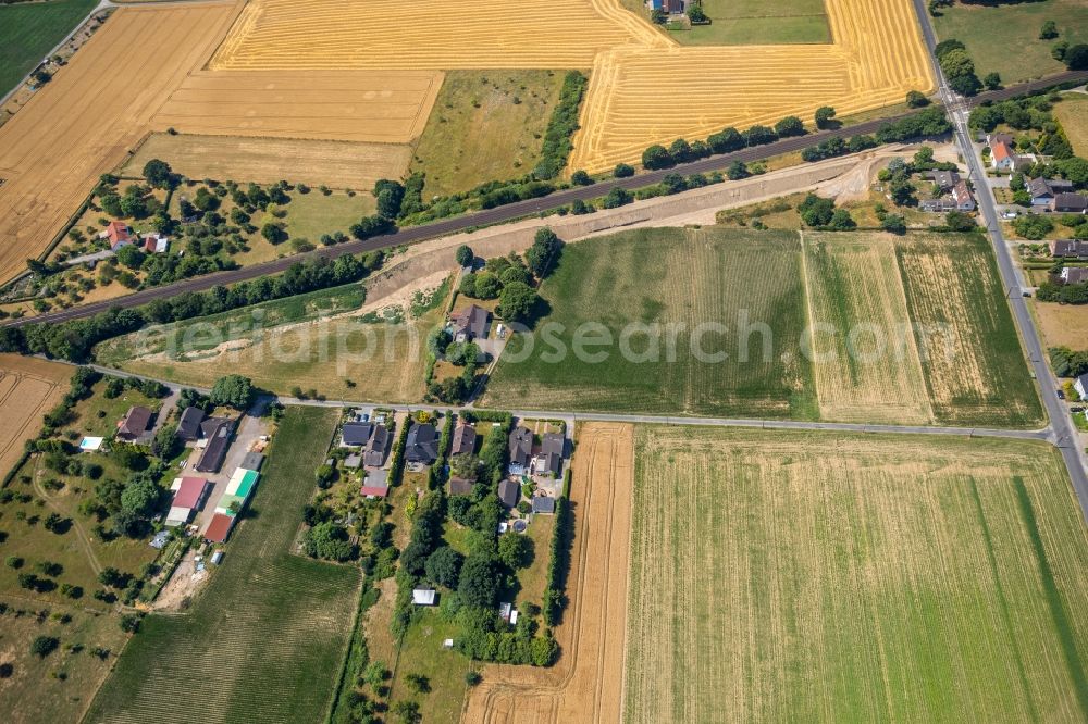 Aerial image Voerde (Niederrhein) - Outskirts residential in the district Holthausen in Voerde (Niederrhein) in the state North Rhine-Westphalia