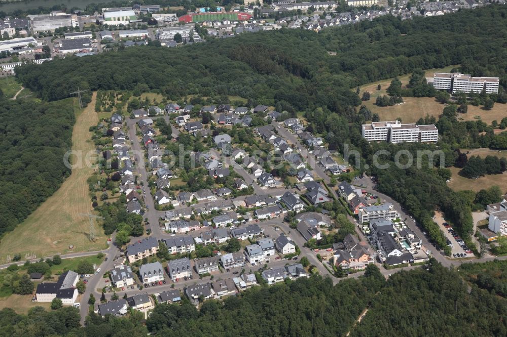 Bernkastel-Kues from the bird's eye view: Outskirts residential in the district Kueser Plateau in Bernkastel-Kues in the state Rhineland-Palatinate, Germany