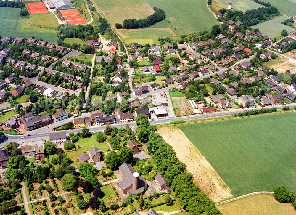 Krefeld from the bird's eye view: Outskirts residential in the district Traar in Krefeld in the state North Rhine-Westphalia