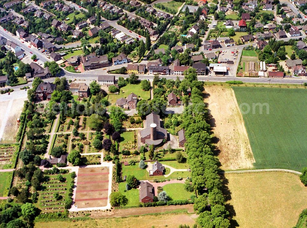 Aerial image Krefeld - Outskirts residential in the district Traar in Krefeld in the state North Rhine-Westphalia