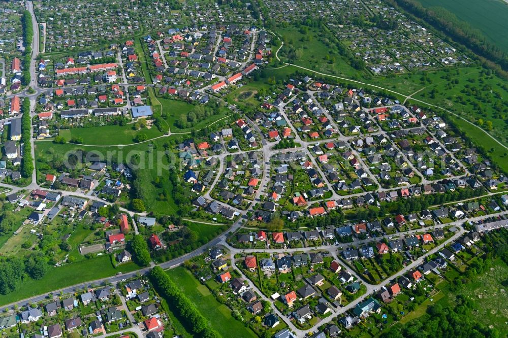 Rostock from above - Outskirts residential on Vicke-Schorler-Ring in the district Brinckmansdorf in Rostock in the state Mecklenburg - Western Pomerania, Germany