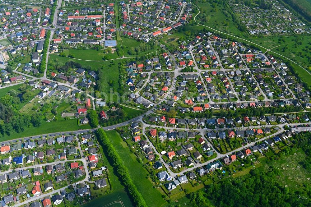 Aerial image Rostock - Outskirts residential on Vicke-Schorler-Ring in the district Brinckmansdorf in Rostock in the state Mecklenburg - Western Pomerania, Germany