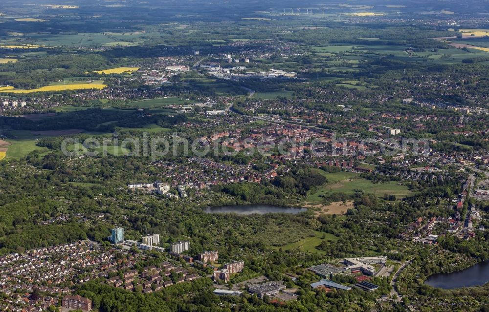 Kiel from the bird's eye view: Outskirts residential between Langsee and Troendelsee in the district Elmschenhagen in Kiel in the state Schleswig-Holstein, Germany