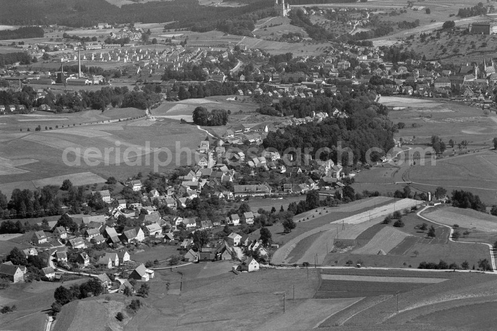 Aerial photograph Ellwangen (Jagst) - City view from the outskirts with adjacent agricultural fields in Ellwangen (Jagst) in the state Baden-Wuerttemberg, Germany