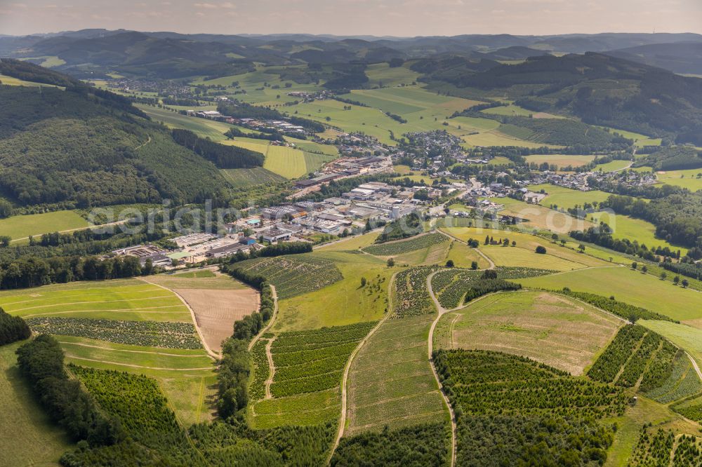 Aerial image Eslohe (Sauerland) - City view from the outskirts with adjacent agricultural fields in Eslohe (Sauerland) in the state North Rhine-Westphalia, Germany