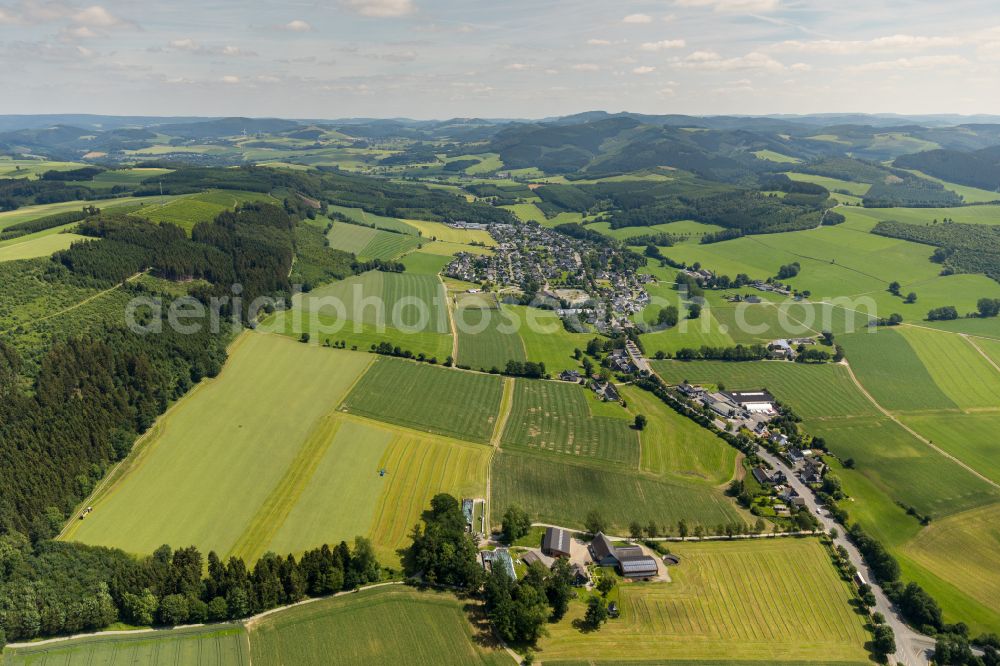 Eslohe (Sauerland) from the bird's eye view: City view from the outskirts with adjacent agricultural fields in Eslohe (Sauerland) in the state North Rhine-Westphalia, Germany