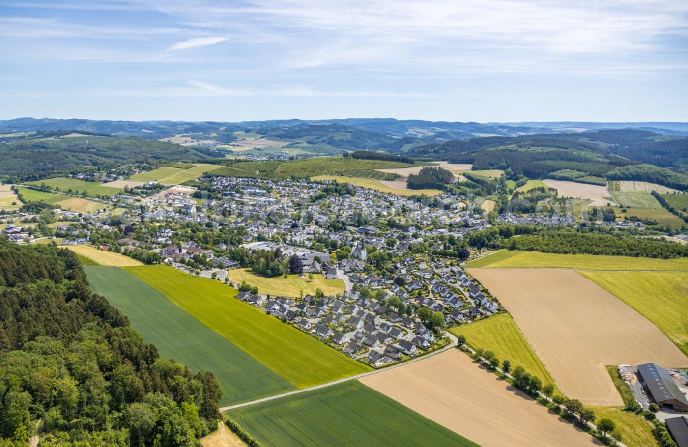 Aerial photograph Eslohe (Sauerland) - City view from the outskirts with adjacent agricultural fields in Eslohe (Sauerland) in the state North Rhine-Westphalia, Germany