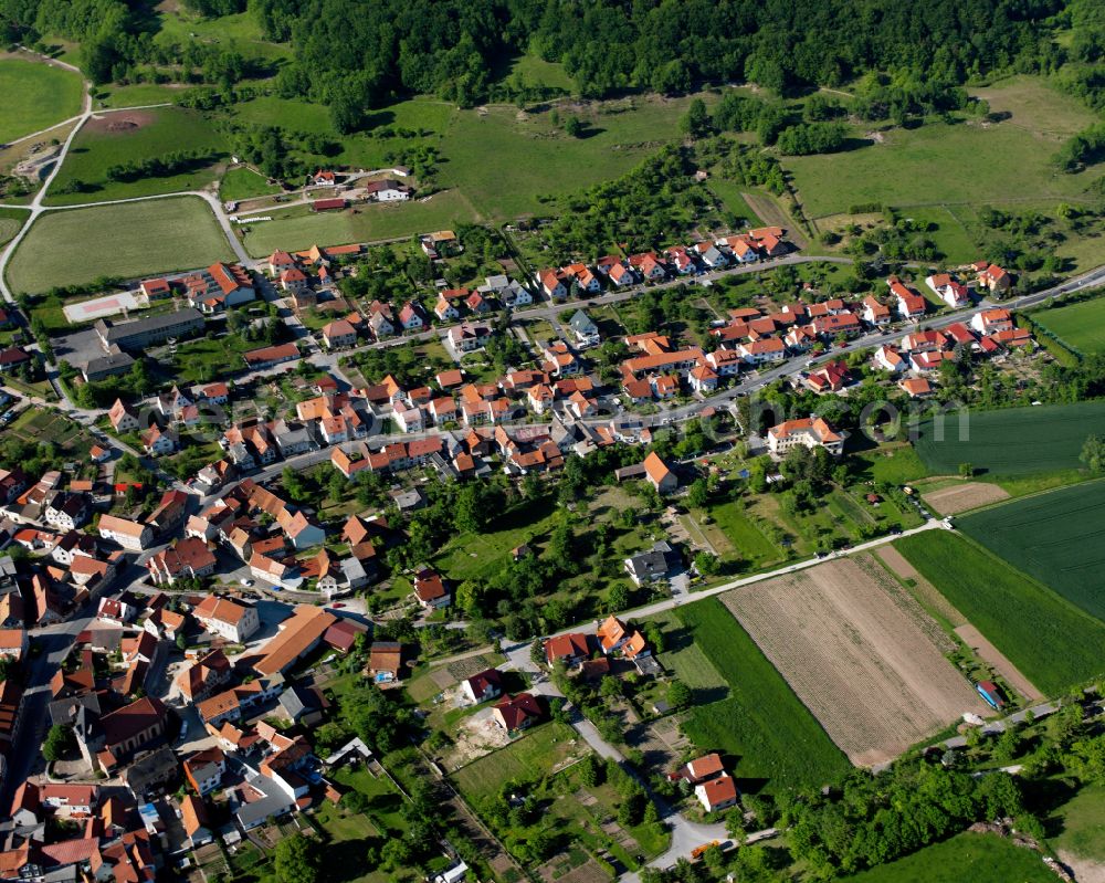 Aerial photograph Großbartloff - City view from the outskirts with adjacent agricultural fields in Großbartloff in the state Thuringia, Germany