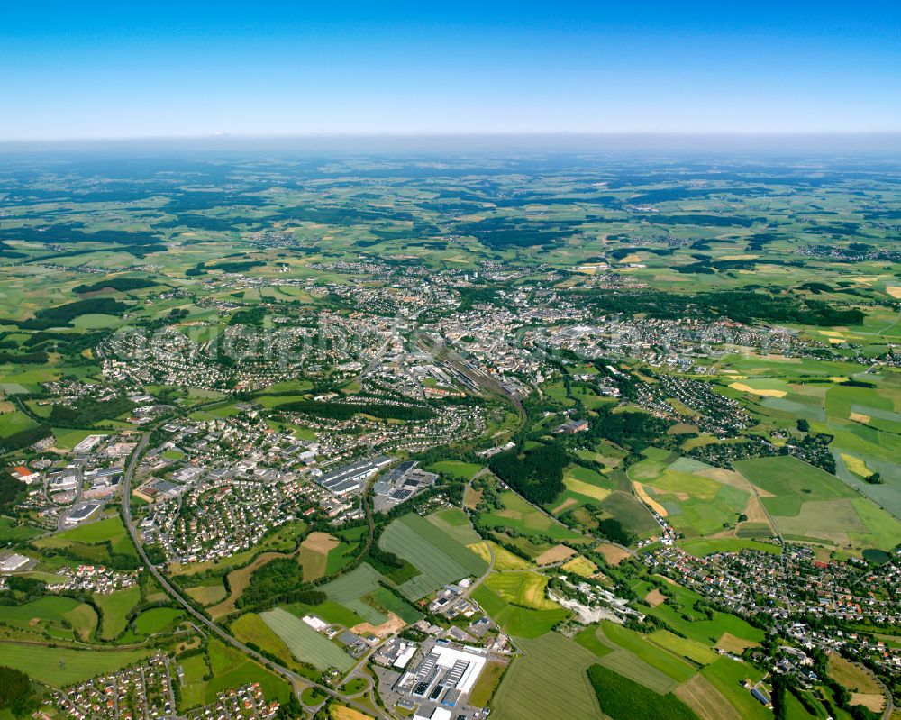 Aerial photograph Hof - City view from the outskirts with adjacent agricultural fields in Hof in the state Bavaria, Germany