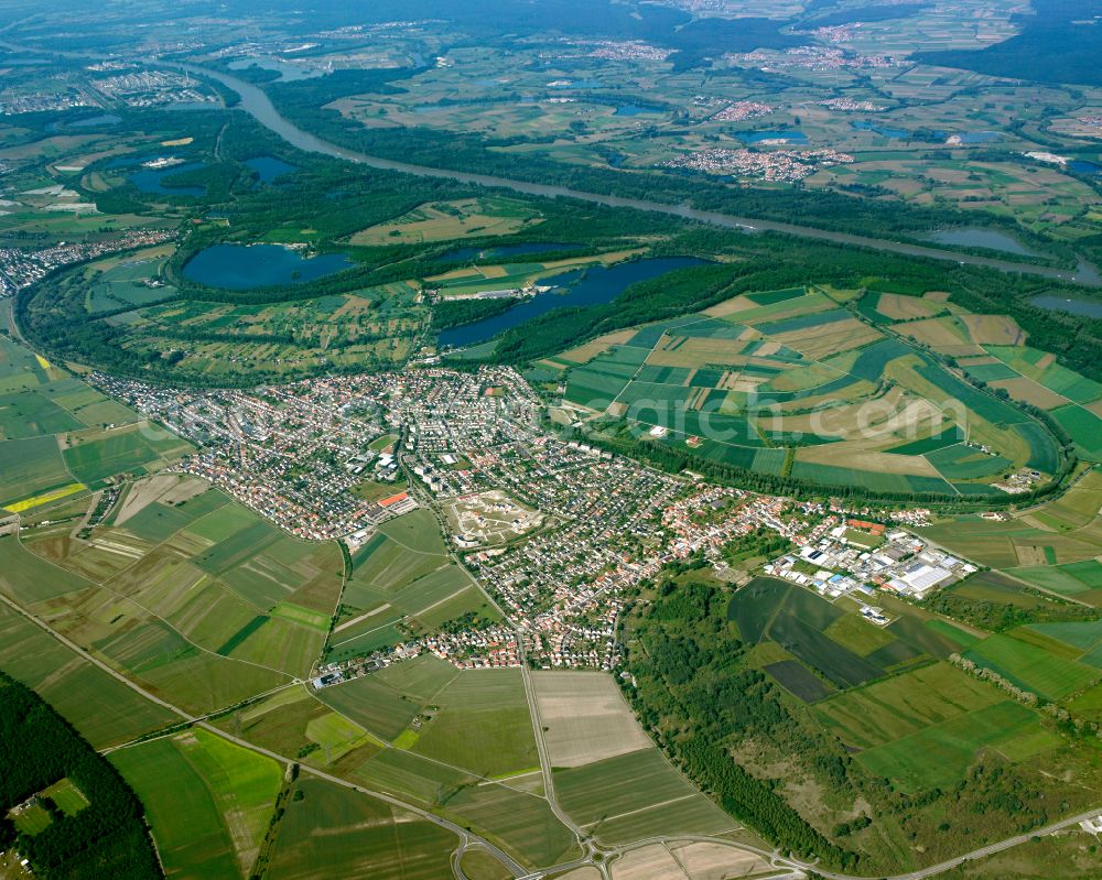 Aerial photograph Linkenheim - City view from the outskirts with adjacent agricultural fields in Linkenheim in the state Baden-Wuerttemberg, Germany