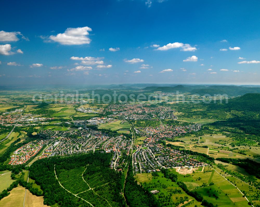 Mössingen from the bird's eye view: City view from the outskirts with adjacent agricultural fields in Mössingen in the state Baden-Wuerttemberg, Germany