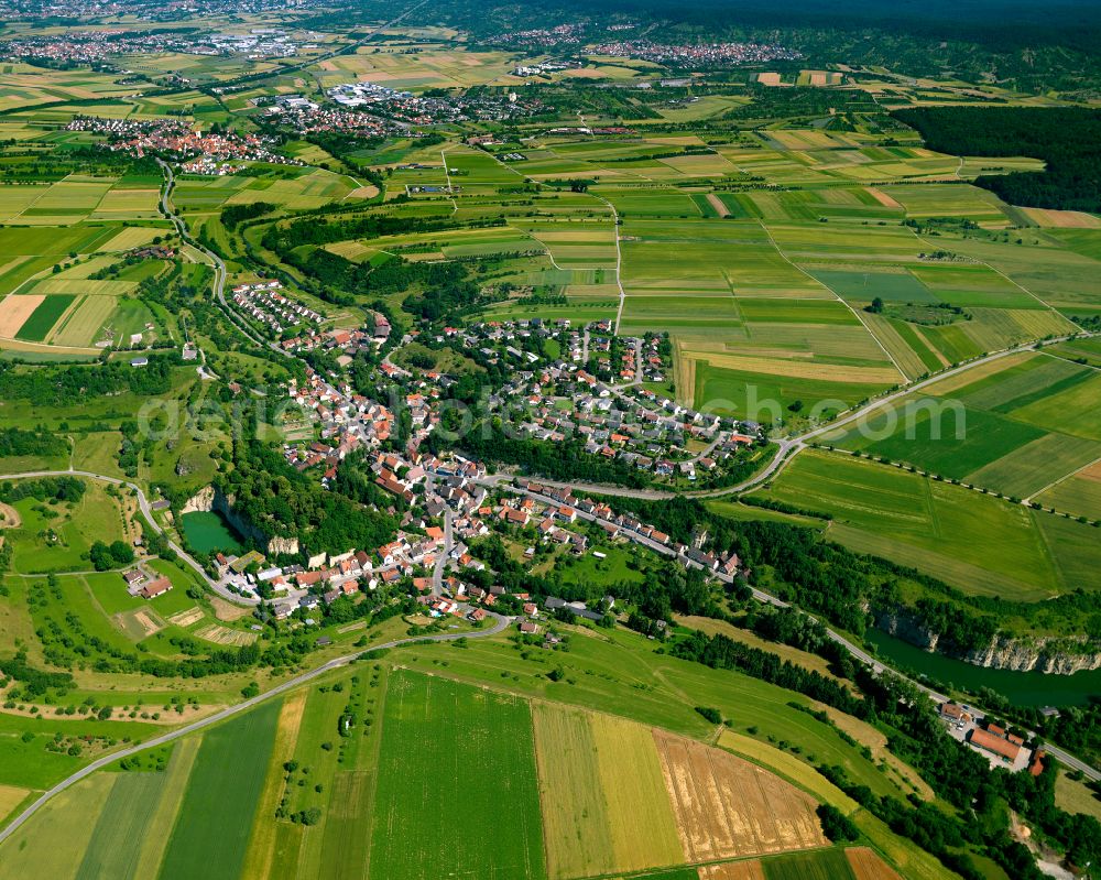 Reusten from the bird's eye view: City view from the outskirts with adjacent agricultural fields in Reusten in the state Baden-Wuerttemberg, Germany